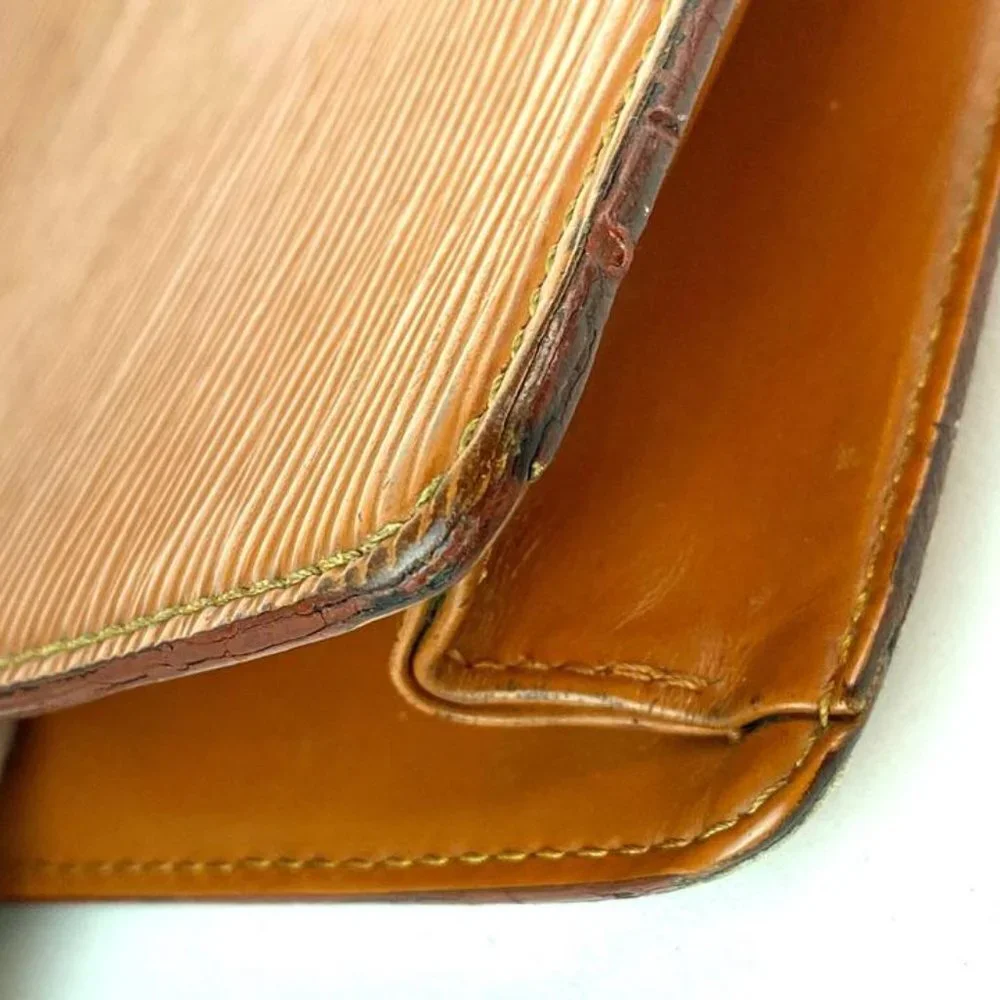 Brown Epi Leather Pochette Homme 7LV910